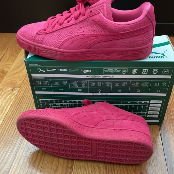 Like new women's pink pumas size 6 - Picture 2 of 3